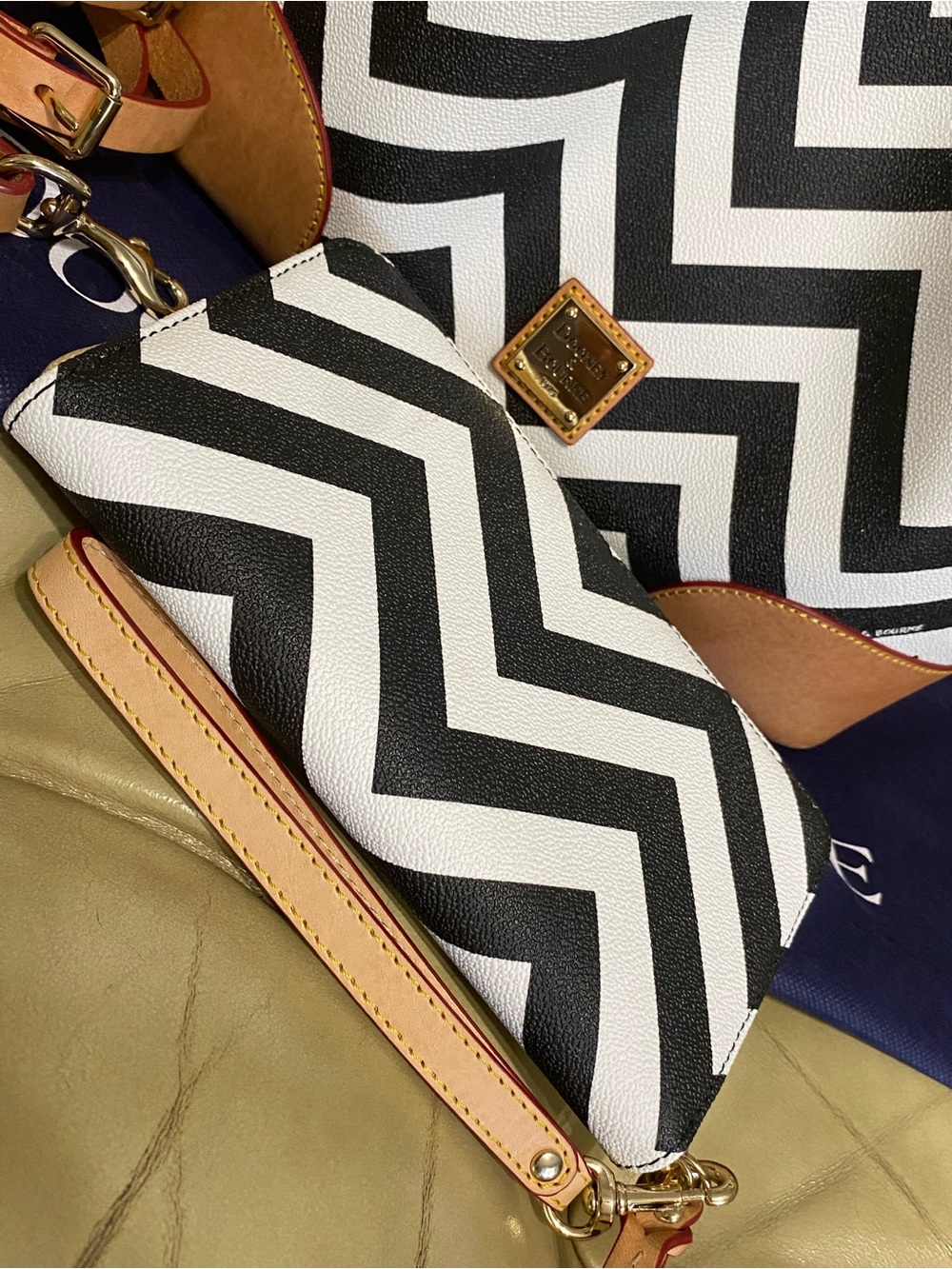 SALE! Dooney & Bourke Large Brenna Satchel & Zip Wallet Set Black/White - Picture 14 of 16